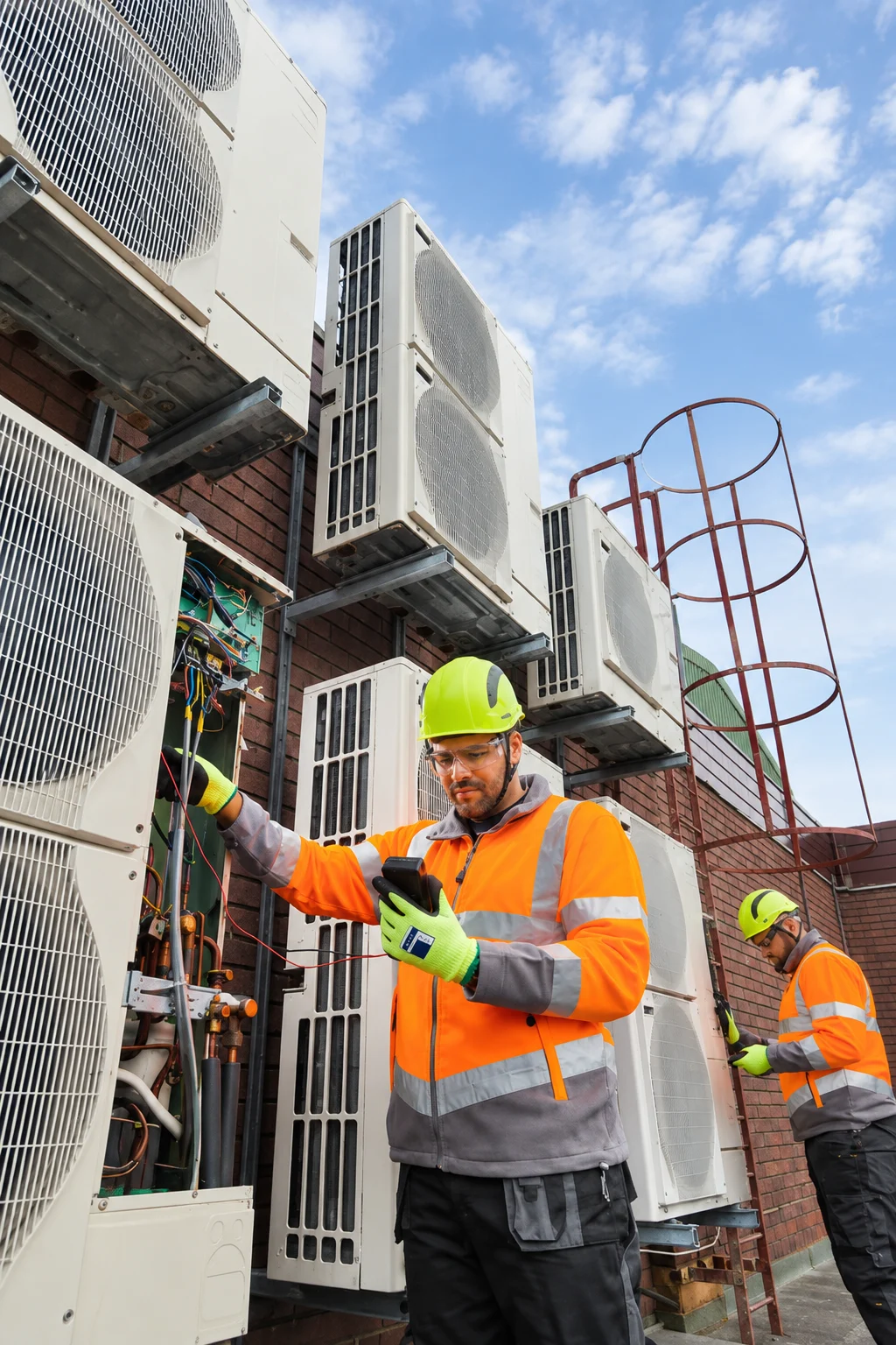 AC installation and replacement in Dubai